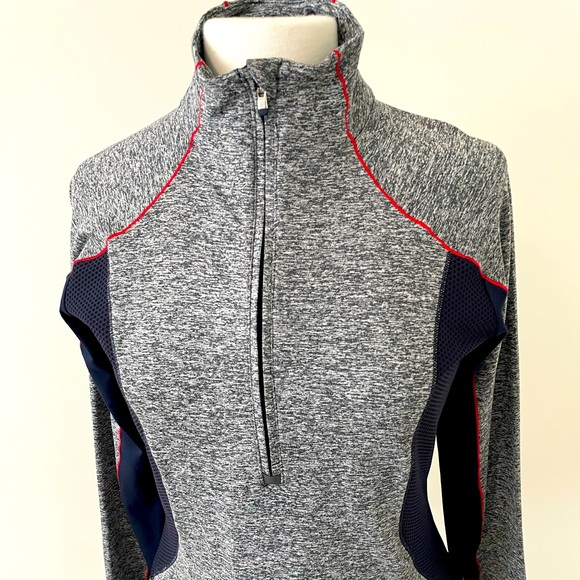 Athleta 1/2 zip top size S - Picture 4 of 8